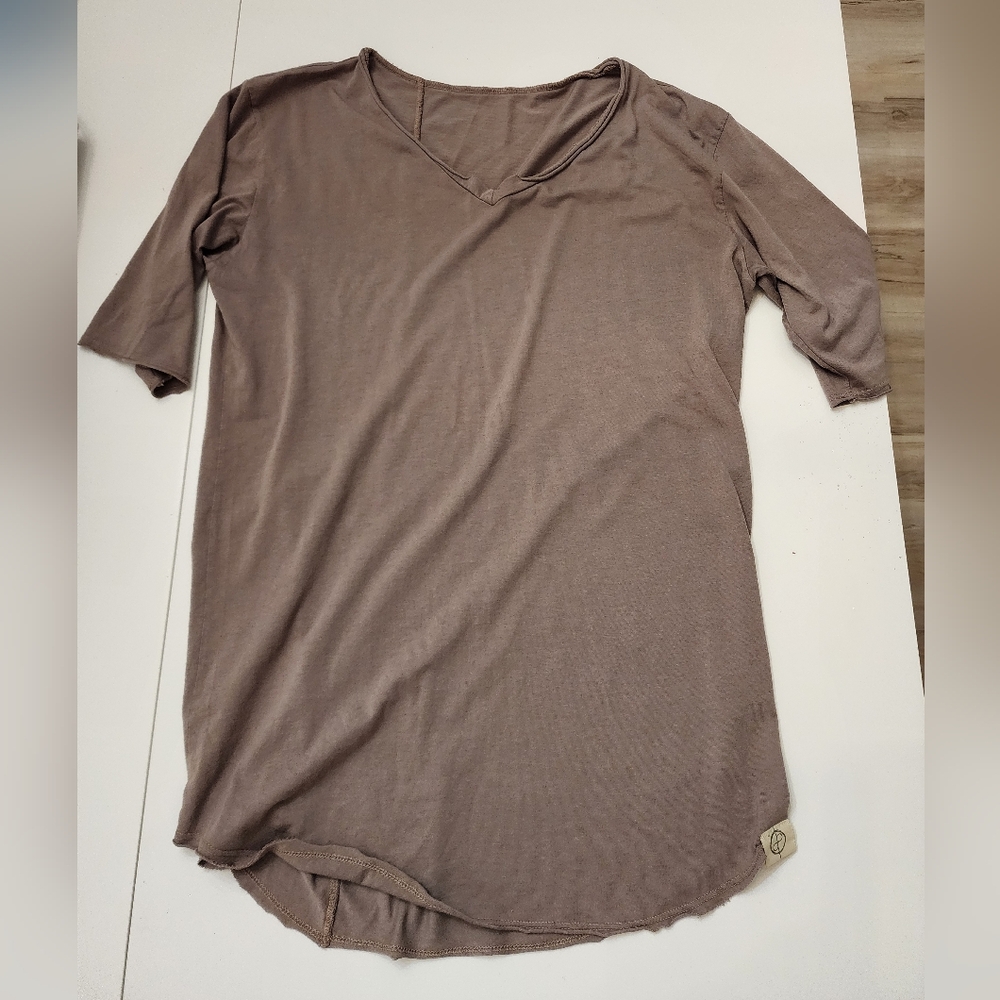 One Golden Thread raw v-neck tree shirt ; size medium ; brown-gray color t-shirt